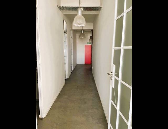 156M² OFFICE TO LET IN WOODSTOCK
